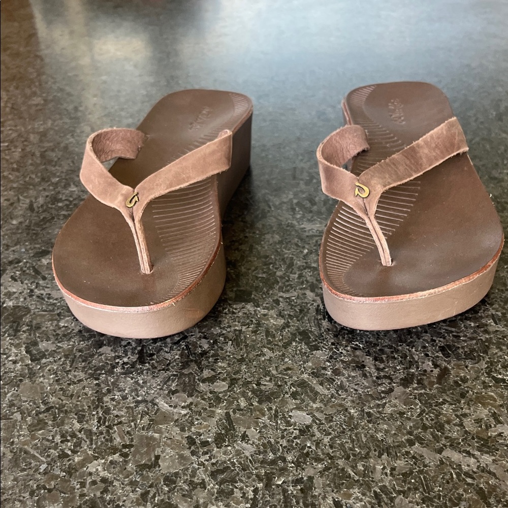 Olukai brown leather platform flip flops